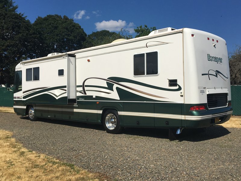 2000 Damon Escaper, Class A Diesel RV For Sale By Owner in Salem