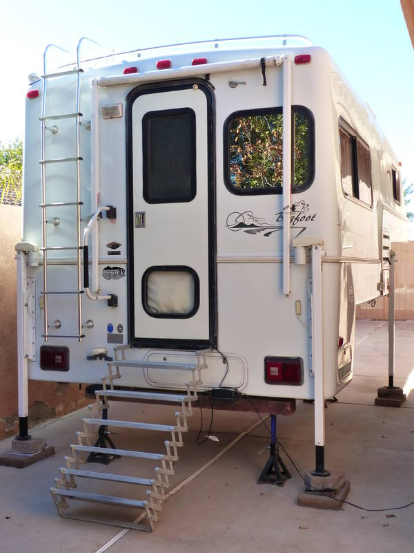 2003 Bigfoot RV 2500 25C8.11, Truck Campers RV For Sale By Owner in Las
