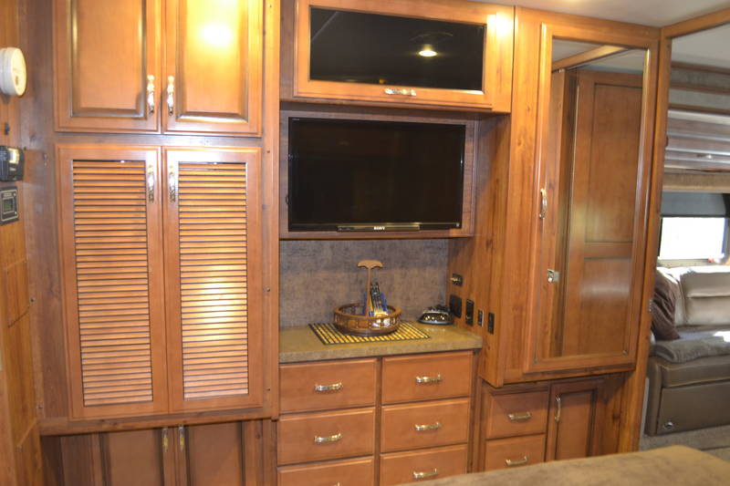 2014 Fleetwood Bounder 35K, Class A Gas RV For Sale By Owner in