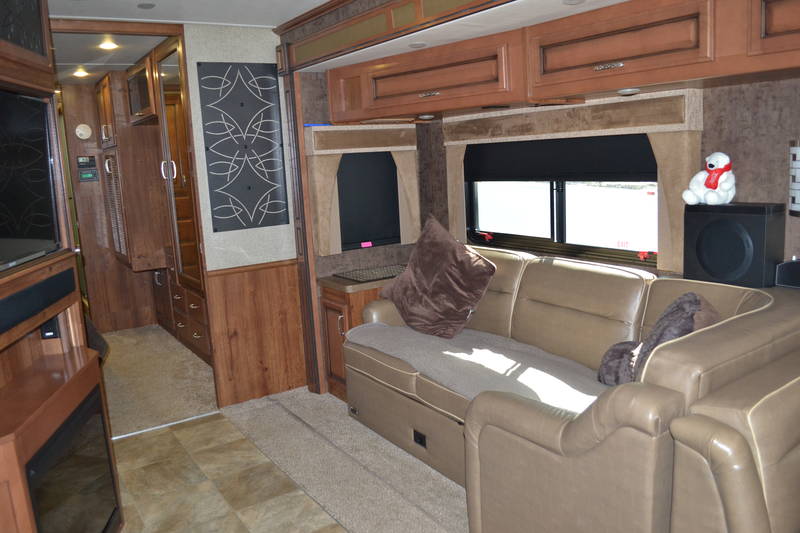 2014 Fleetwood Bounder 35K, Class A Gas RV For Sale By Owner in