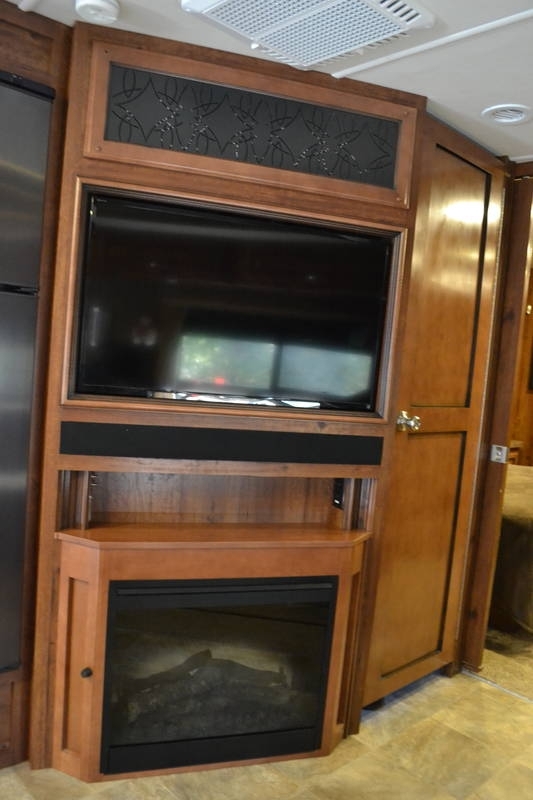 2014 Fleetwood Bounder 35K, Class A Gas RV For Sale By Owner in