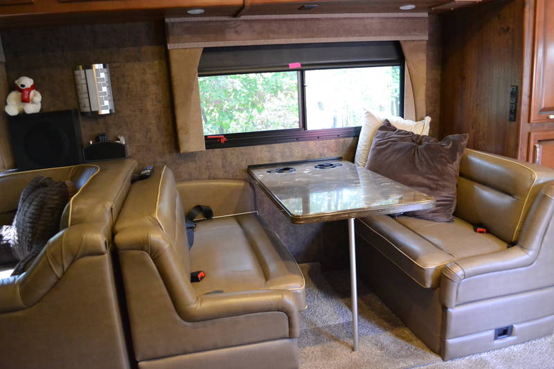 2014 Fleetwood Bounder 35K, Class A Gas RV For Sale By Owner in