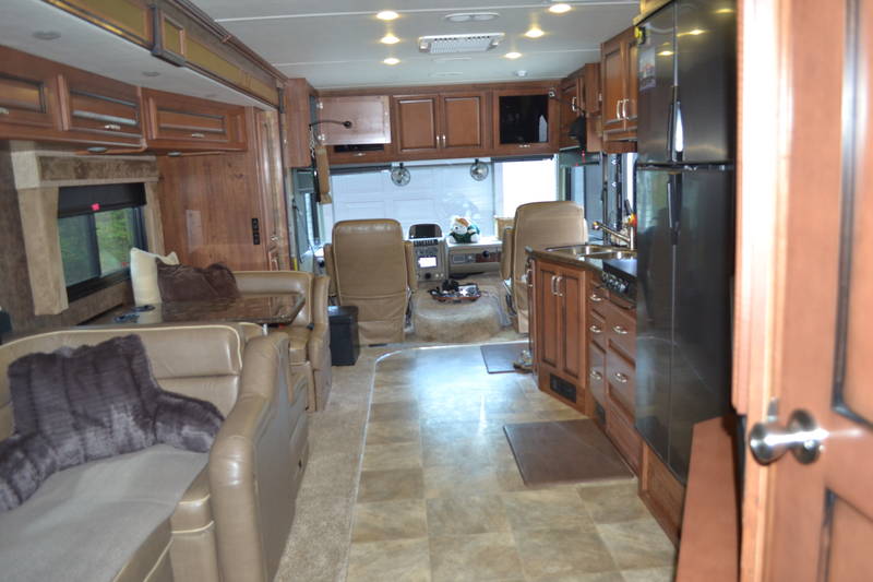 2014 Fleetwood Bounder 35K, Class A Gas RV For Sale By Owner in