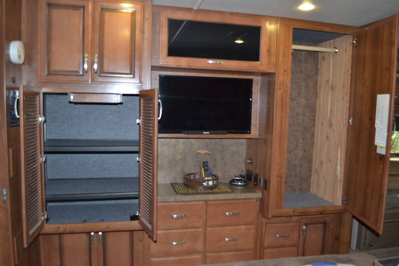 2014 Fleetwood Bounder 35K, Class A Gas RV For Sale By Owner in