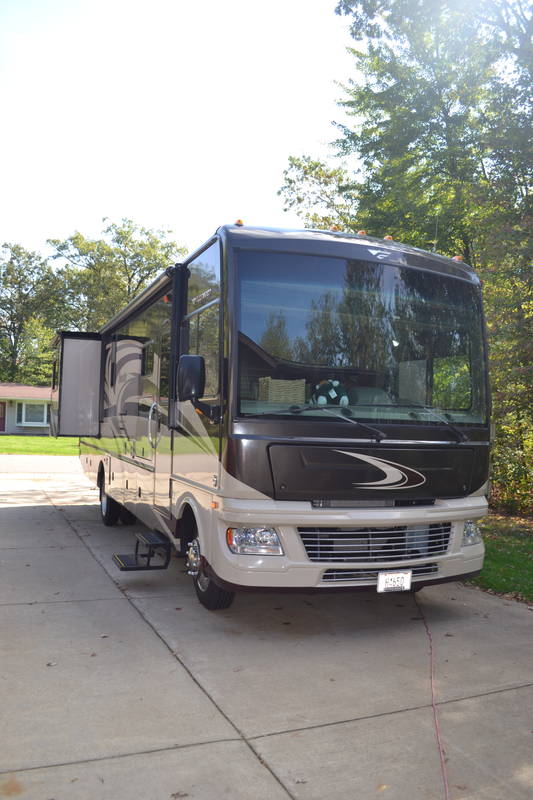 2014 Fleetwood Bounder 35K, Class A Gas RV For Sale By Owner in