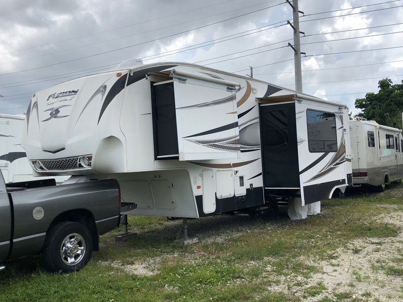 2010 Keystone Fuzion 322, Toy Haulers 5th Wheels RV For Sale By Owner