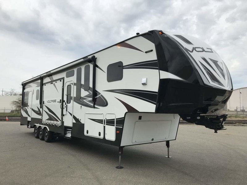 2016 Dutchmen Voltage 4150, Toy Haulers 5th Wheels RV For Sale By Owner