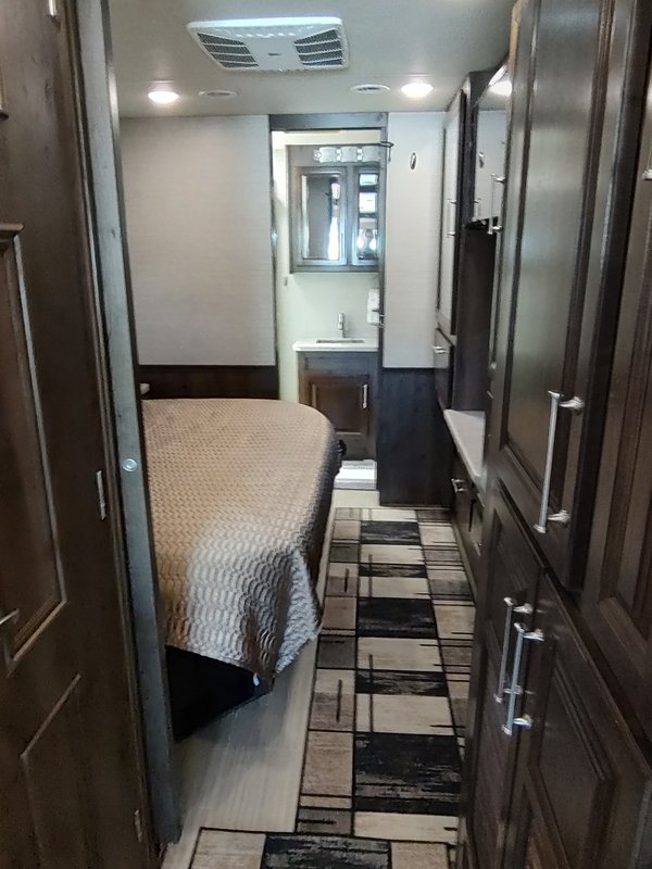 2020 Entegra Coach Emblem 36U, Class A Gas RV For Sale By Owner in