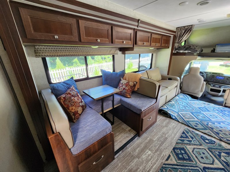 Used 2020 Forest River Sunseeker LE 2850 LE for Sale by Owner in