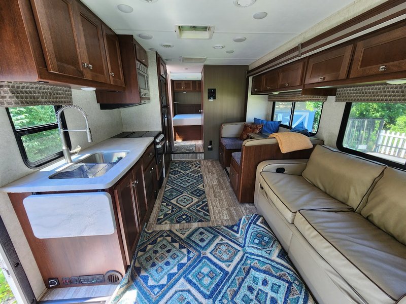 Used 2020 Forest River Sunseeker LE 2850 LE for Sale by Owner in