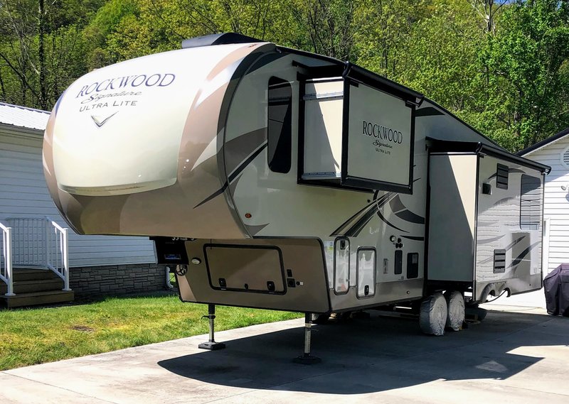 2018 Forest River Rockwood Signature Ultra Lite 8289WS, 5th Wheels RV