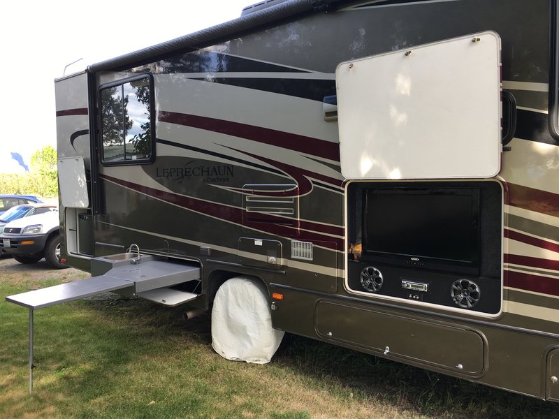 2013 Coachmen Leprechaun 319DS, Class C RV For Sale By Owner in Omak