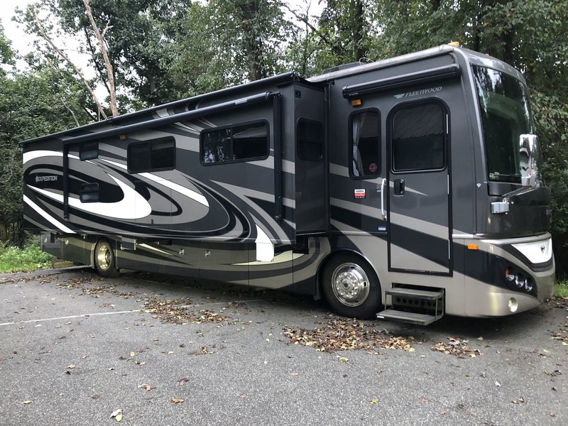 2011 Fleetwood Expedition 38B, Class A Diesel RV For Sale By Owner in