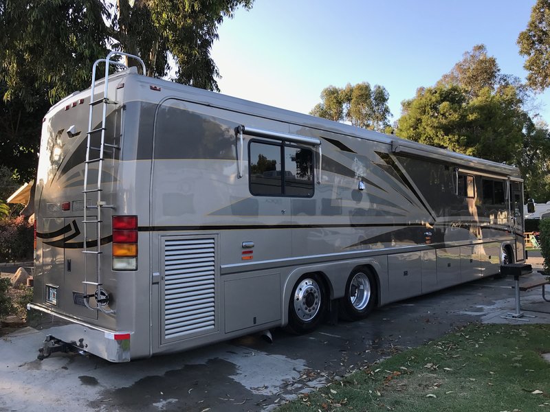2000 Featherlite Coaches Vogue V5000, Class A Diesel RV For Sale By