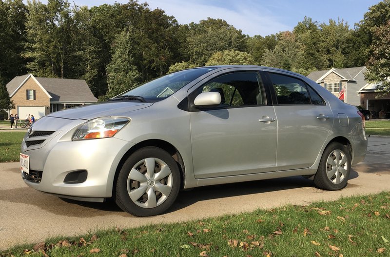 2007 Toyota YARIS SEDAN, Tow Behind Cars RV For Sale By Owner in Elyria