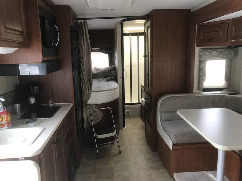 2010 Four Winds Freedom Elite 23S, Class C RV For Sale By Owner in St