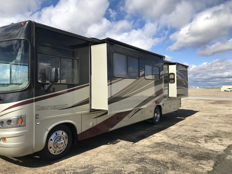 2012 Forest River XL 350TS, Class A Gas RV For Sale By Owner in Shafter, California