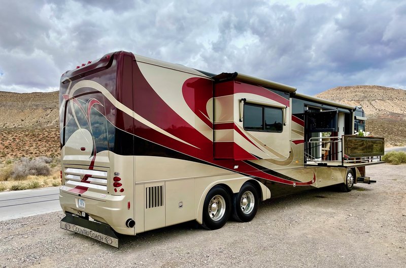 2010 Country Coach Veranda, Class A Diesel RV For Sale By Owner in