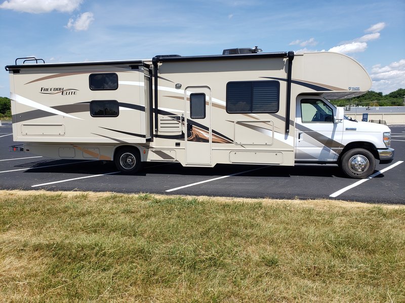 2017 Thor Motor Coach Freedom Elite 30FE, Class C RV For Sale By Owner in Oronogo, Missouri 2017 Thor Freedom Elite 30fe For Sale