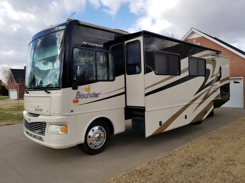 2007 Fleetwood Bounder 35E, Class A Gas RV For Sale By Owner in