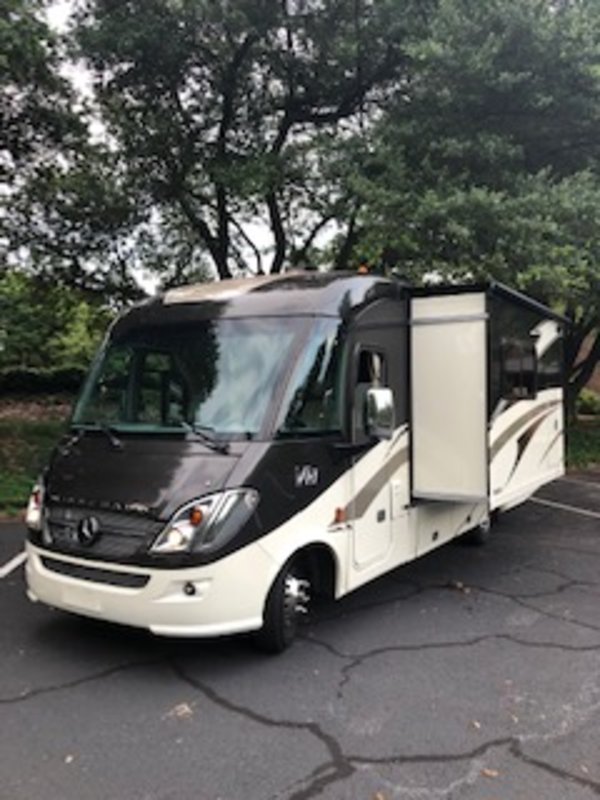2017 Winnebago Via WMH25P, Class A Diesel RV For Sale By Owner in