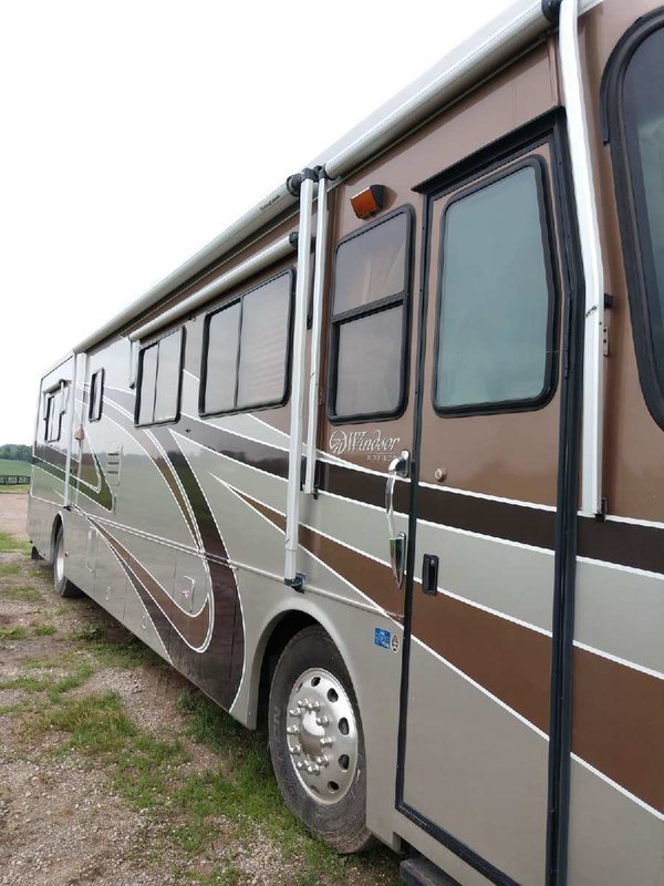 2001 Monaco Windsor 40PDQ, Class A Diesel RV For Sale By Owner in