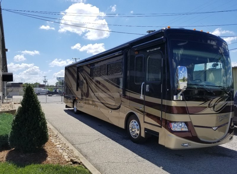 2013 Fleetwood Discovery 40G, Class A Diesel RV For Sale By Owner in