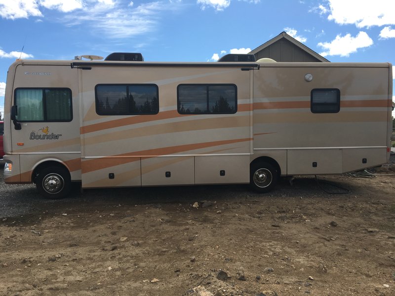 2007 Fleetwood Bounder 32K, Class A Gas RV For Sale By Owner in