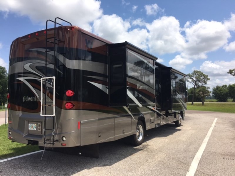 2013 Winnebago Adventurer 37F, Class A Gas RV For Sale By Owner in