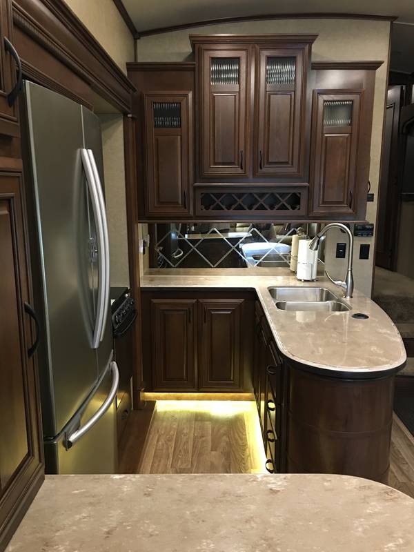 2015 Jayco Pinnacle 36RSQS, 5th Wheels RV For Sale By Owner in
