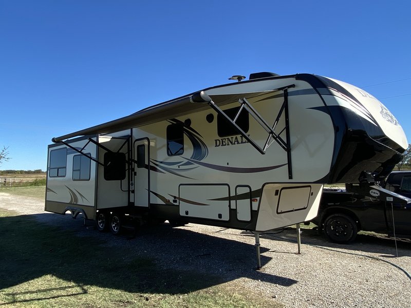 Used 2017 Dutchmen Denali 293RKS for Sale by Dealer in Justin, Texas RVT