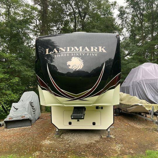 2018 Heartland Landmark 365 Oshkosh, 5th Wheels RV For Sale By Owner in