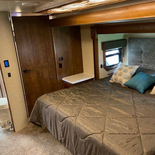 2018 Heartland Landmark 365 Oshkosh, 5th Wheels RV For Sale By Owner in