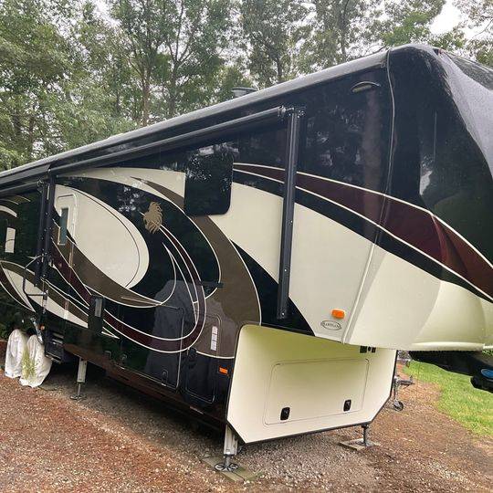 2018 Heartland Landmark 365 Oshkosh, 5th Wheels RV For Sale By Owner in