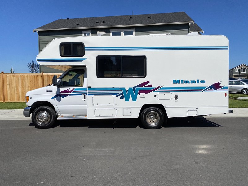 2000 Winnebago Minnie 22E, Class C RV For Sale By Owner in Puyallup
