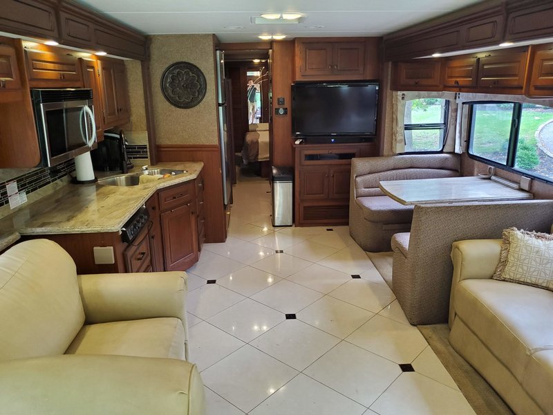 2014 Forest River Berkshire 390BH, Class A Diesel RV For Sale By Owner in Pataskala, Ohio