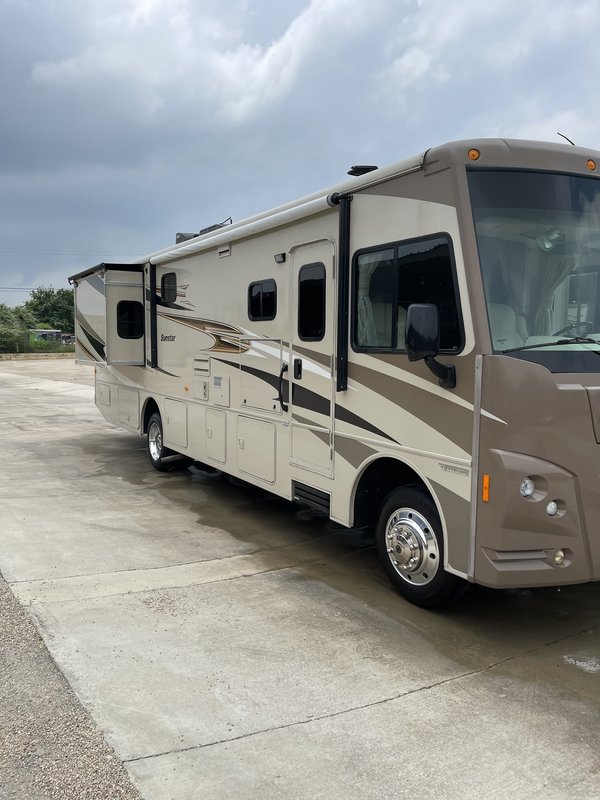 2015 Itasca Sunstar 35F, Class A Gas RV For Sale By Owner in Boerne