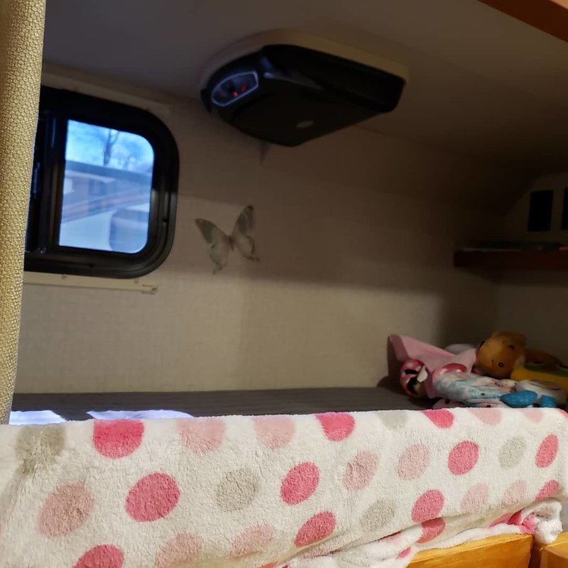 2017 Winnebago Vista LX 35B, Class A Gas RV For Sale By Owner in