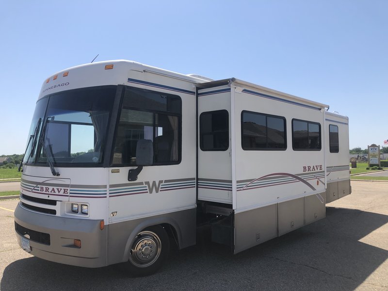 Used 2000 Winnebago Brave 33V for Sale by Owner in