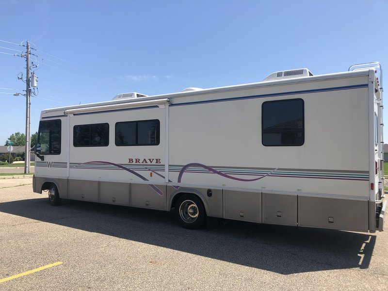 Used 2000 Winnebago Brave 33V for Sale by Owner in Owatonna, Minnesota