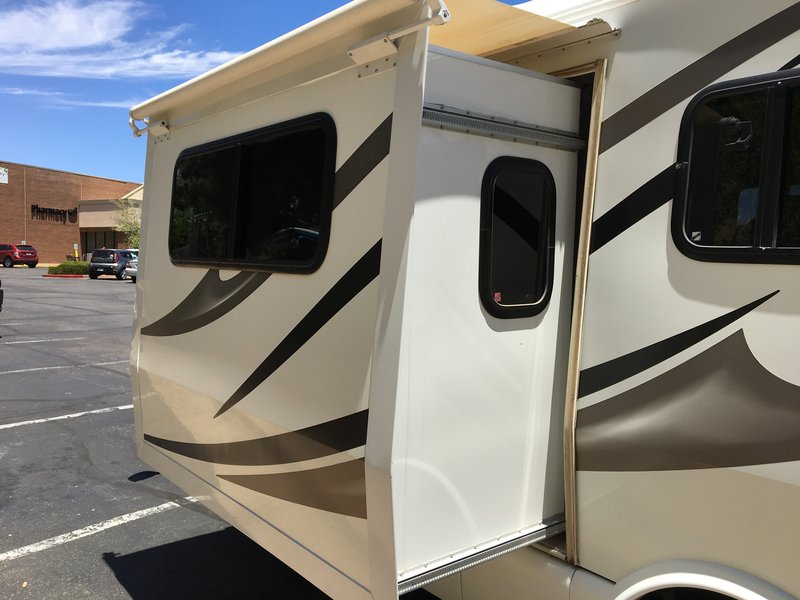 2011 Born Free Safest RV with Roll Bars Throughout / 25ft. Rear Bath