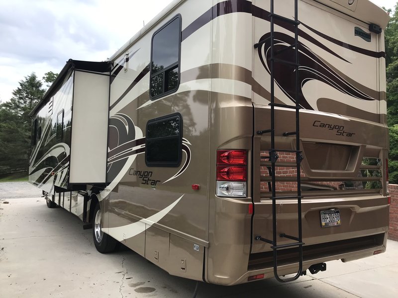 2014 Newmar Canyon Star 3921, Class A Gas RV For Sale By Owner in
