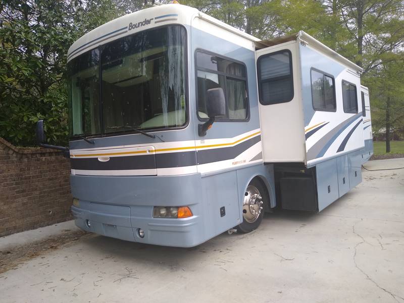 2004 Fleetwood Bounder Diesel 39Z, Class A Diesel RV For Sale By