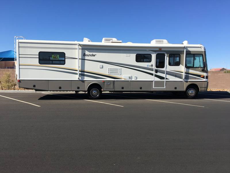 2004 Fleetwood Bounder 36S, Class A Gas RV For Sale By Owner in North