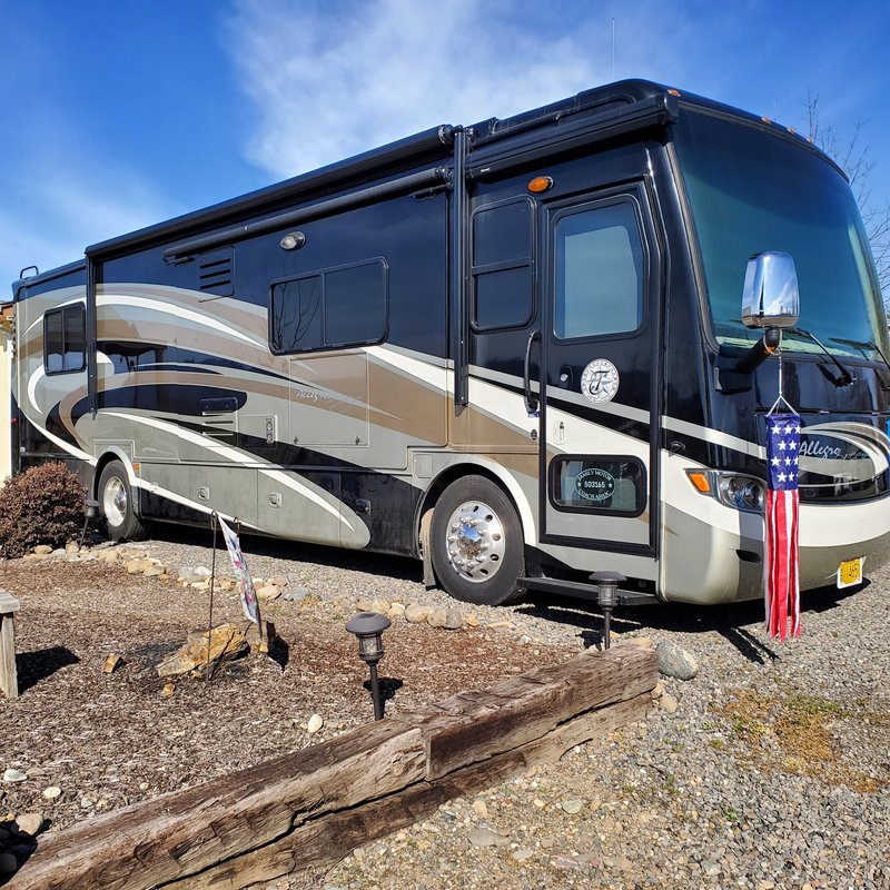 Used 2014 Tiffin Allegro Breeze 32BR for Sale by Owner in Central point