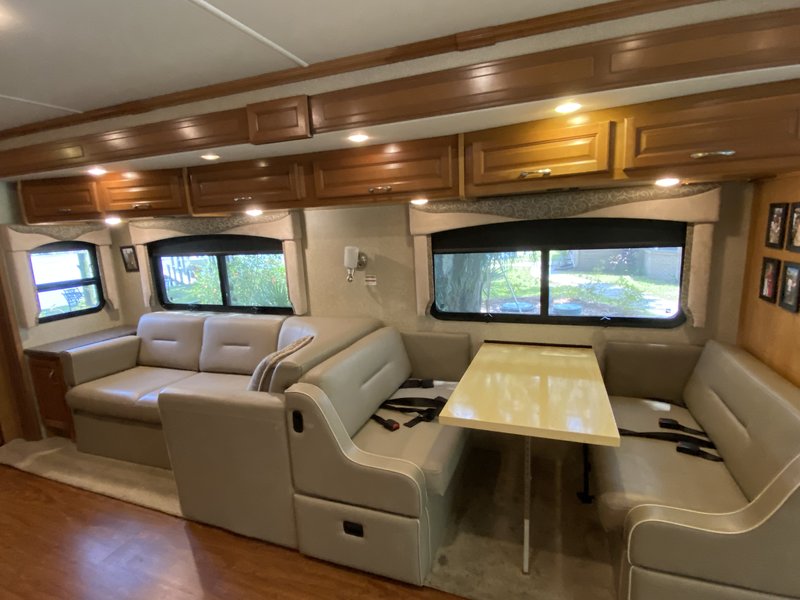 2016 Fleetwood Bounder 33C, Class A - Gas RV For Sale By Owner in Tampa