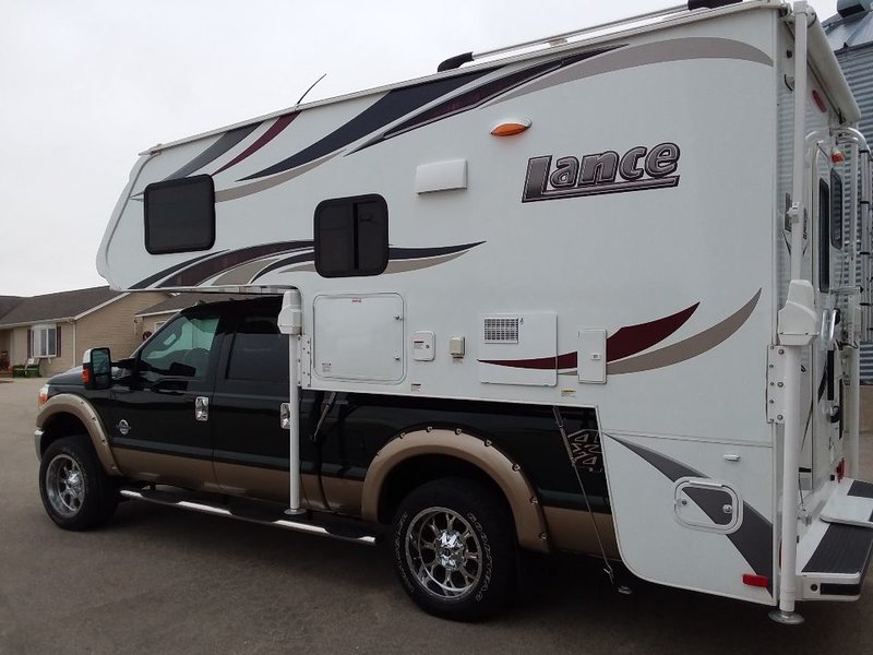 2017 Lance 855S, Truck Campers RV For Sale By Owner in Epworth, Iowa