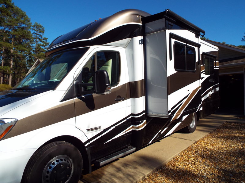 2016 Winnebago Navion 24V, Class C RV For Sale By Owner in Hot springs