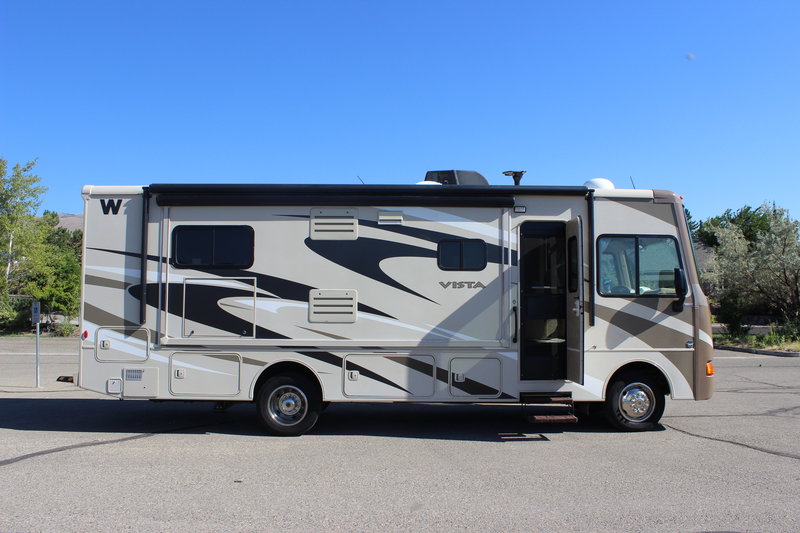 2015 Winnebago Vista 27N, Class A Gas RV For Sale By Owner in Reno