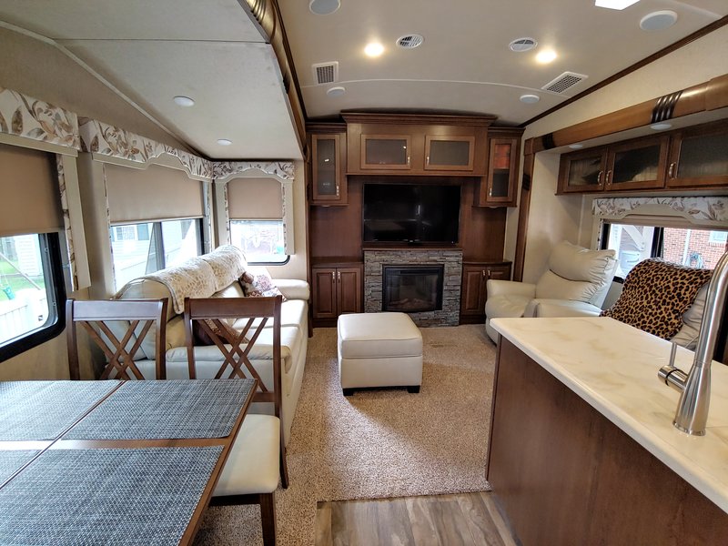 2017 Forest River Cedar Creek Silverback 29IK, 5th Wheels RV For Sale